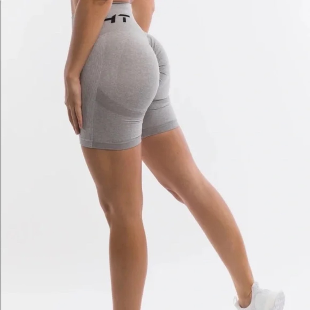 Echt Apparel Arise scrunch shorts grey